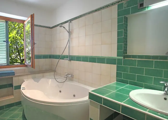 3 Bedroom In Parecag With A Swimming Pool Sečovlje