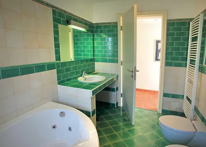 3 Bedroom In Parecag With A Swimming Pool ヴィラ