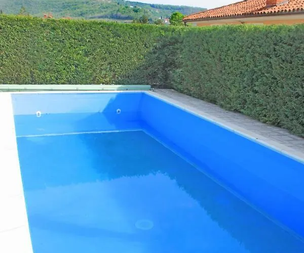 3 Bedroom In Parecag With A Swimming Pool ヴィラ