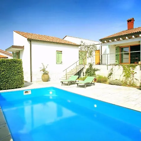 Spacious In Parecag With A Swimming Pool * Secovlje
