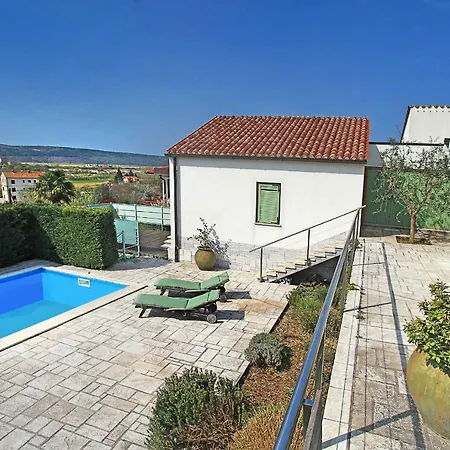 Willa Spacious In Parecag With A Swimming Pool Sečovlje