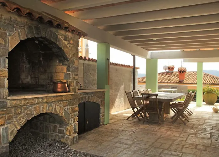 3 Bedroom In Parecag With A Swimming Pool Villa