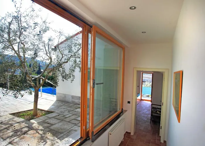 3 Bedroom In Parecag With A Swimming Pool Villa